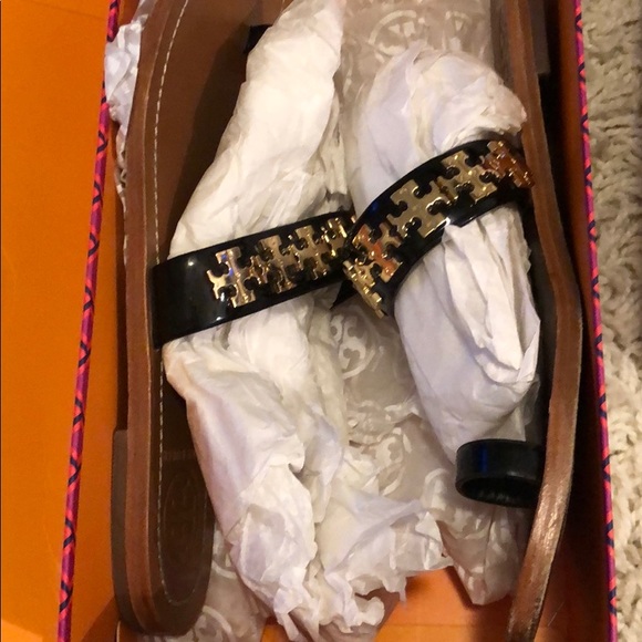 ❌SOLD❌ Tory Burch Val Flat Sandal - Picture 4 of 8